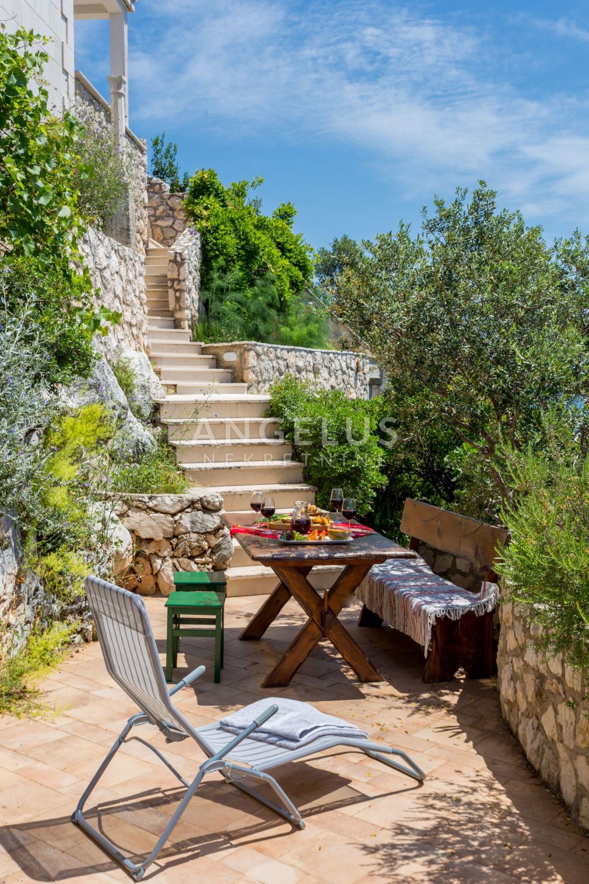 Hrvaška, Dubrovniško primorje, parcela ob morju z dvema hišama - posebna lokacija - 214 m2