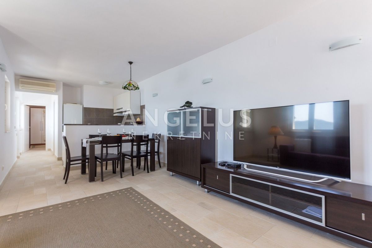 Hrvaška, Dubrovniško primorje, parcela ob morju z dvema hišama - posebna lokacija - 214 m2
