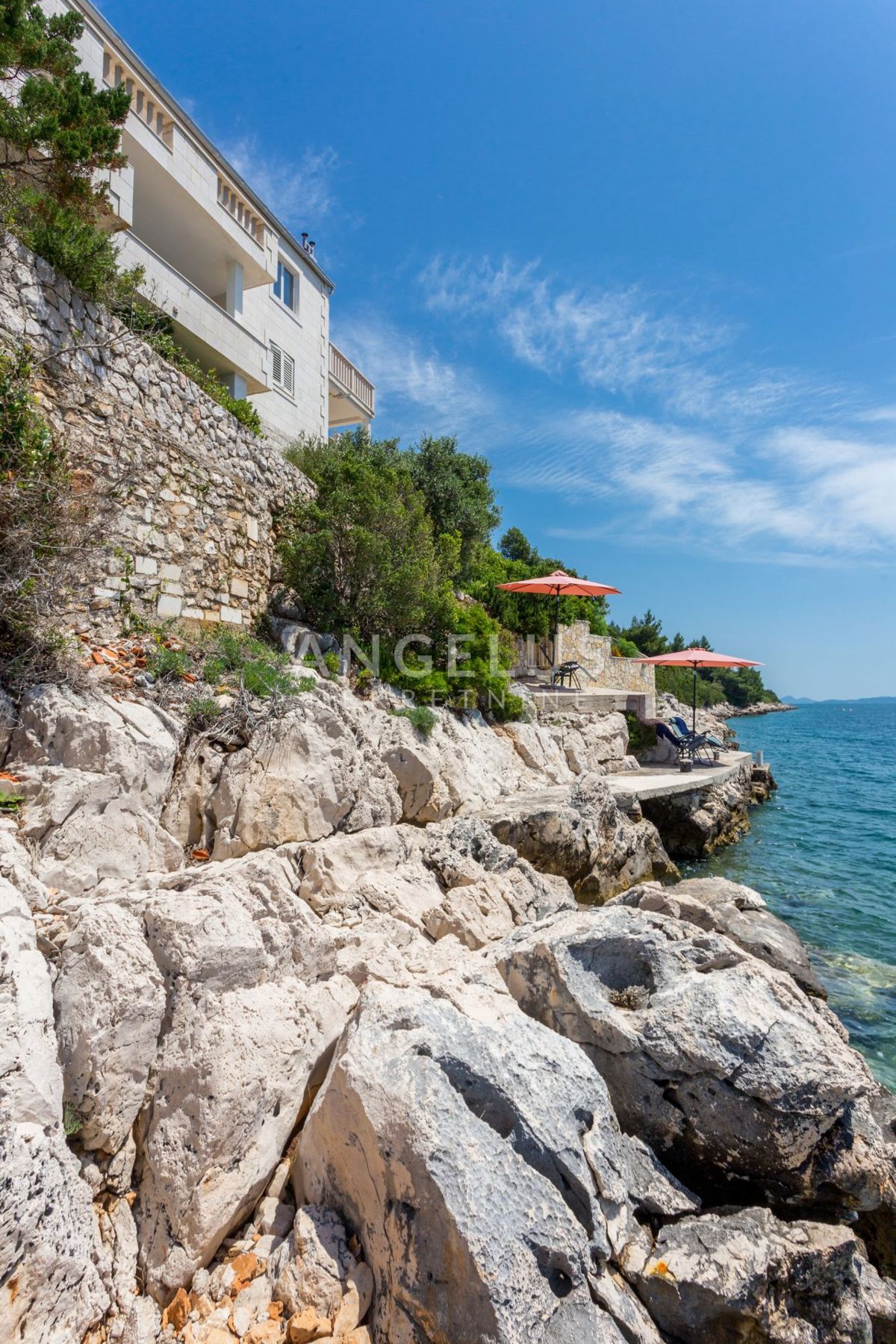 Hrvaška, Dubrovniško primorje, parcela ob morju z dvema hišama - posebna lokacija - 214 m2