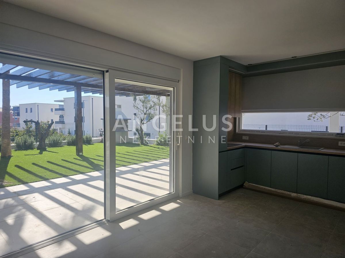 Hrvaška, Trogir - NOVOZGRADENA, samostojna hiša s čudovitim vrtom in razgledom