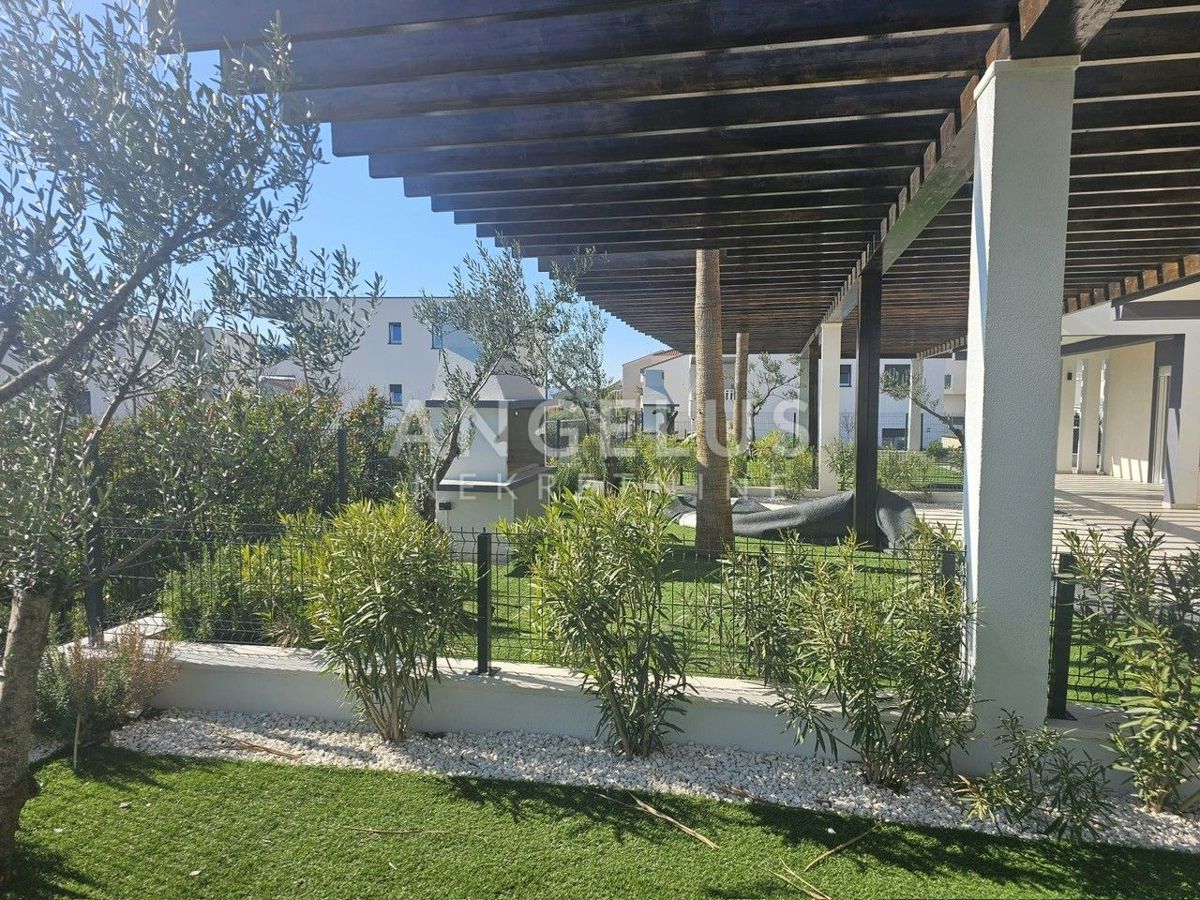 Hrvaška, Trogir - NOVOZGRADENA, samostojna hiša s čudovitim vrtom in razgledom