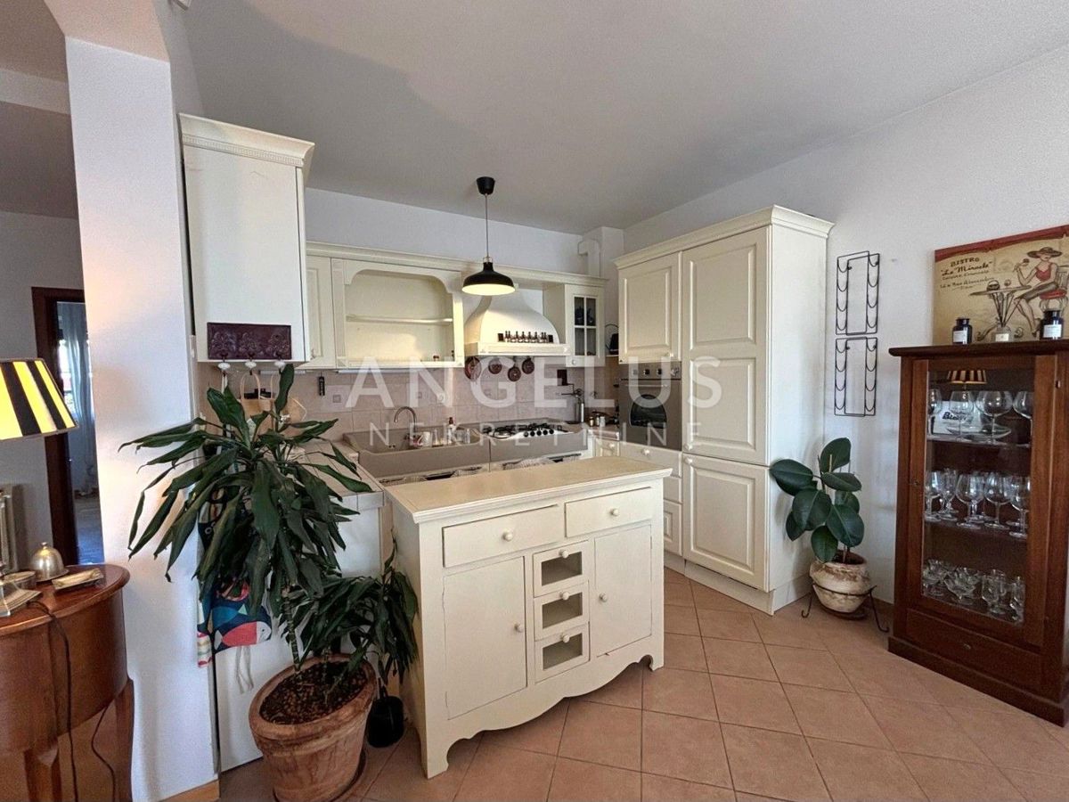 Hrvaška, Split, Meje - Dvosobno stanovanje na atraktivni lokaciji z garažo in pogledom na morje, 92 m2, PRODAMO