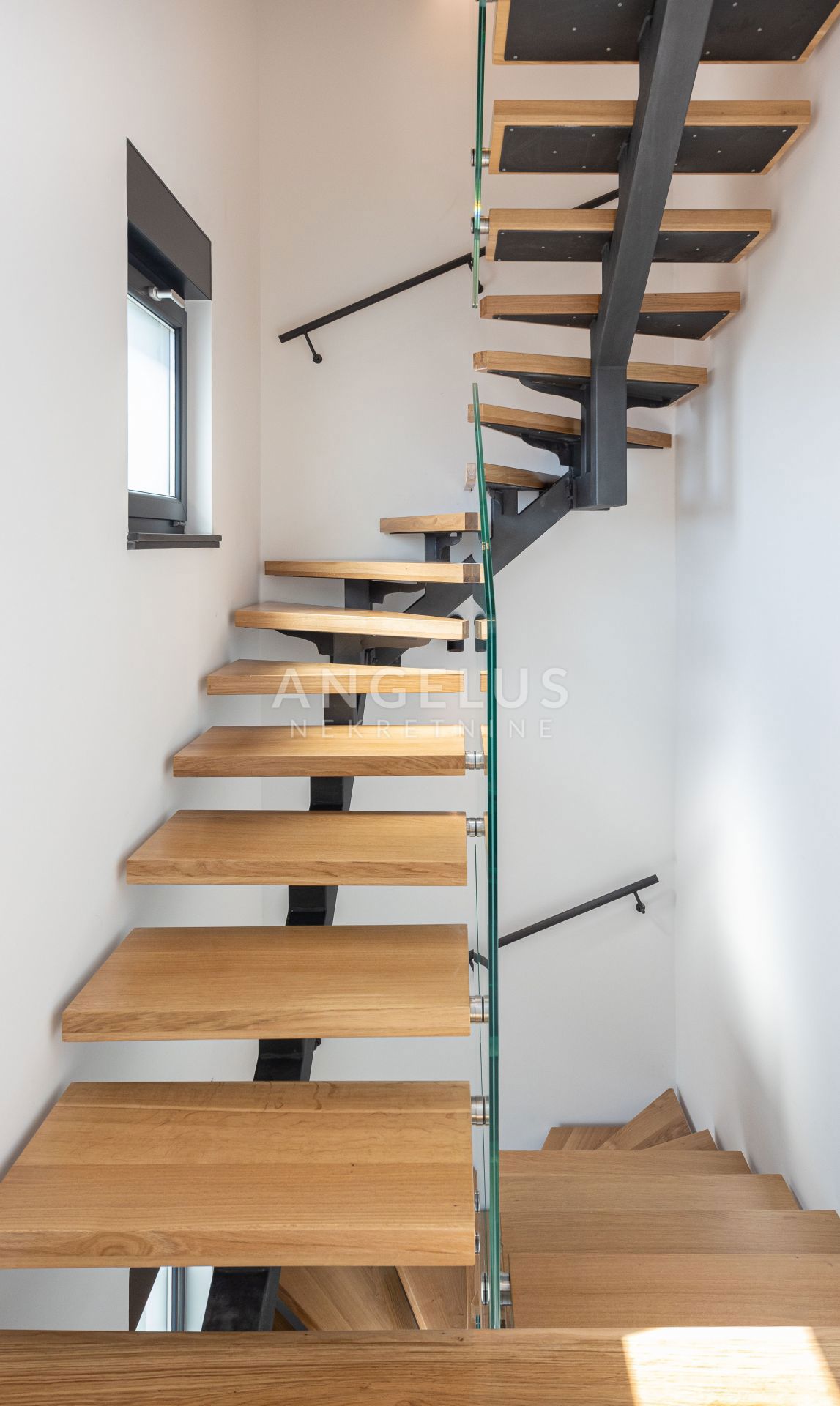 Hrvaška, Trogir, Čiovo - moderna vrstna VILA, z bazenom in čudovitim pogledom na morje, 282 m2 ​
