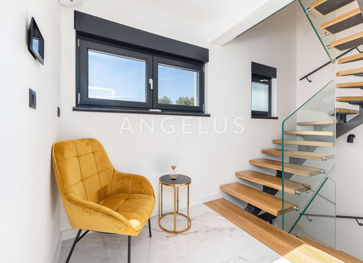 Hrvaška, Trogir, Čiovo - moderna vrstna VILA, z bazenom in čudovitim pogledom na morje, 282 m2 ​
