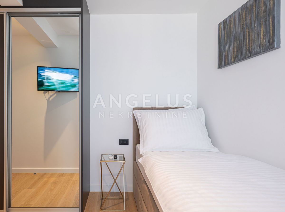 Hrvaška, Trogir, Čiovo - moderna vrstna VILA, z bazenom in čudovitim pogledom na morje, 282 m2 ​