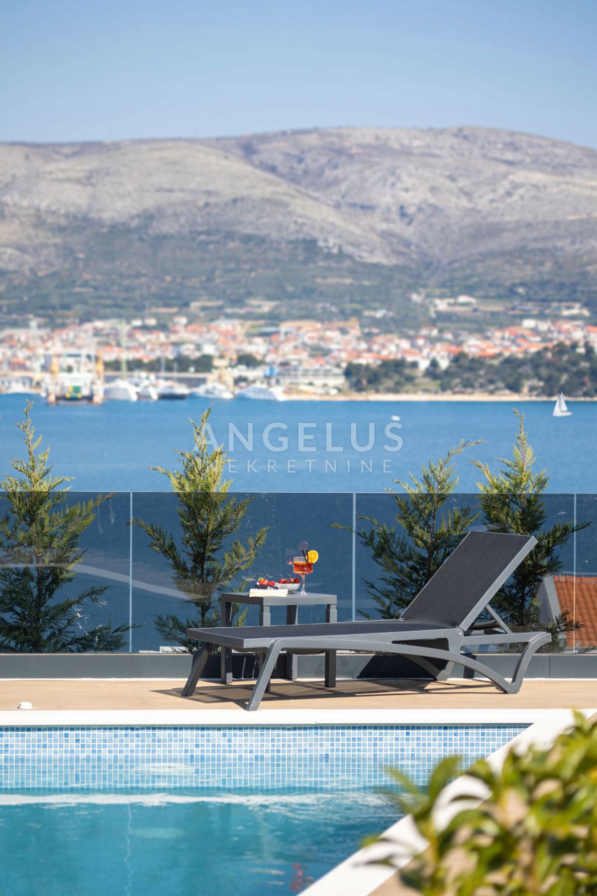 Hrvaška, Trogir, Čiovo - moderna vrstna VILA, z bazenom in čudovitim pogledom na morje, 282 m2 ​