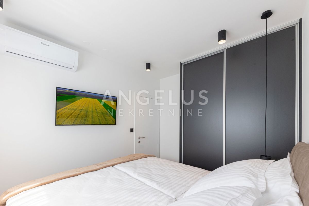 Hrvaška, Trogir, Čiovo - moderna vrstna VILA, z bazenom in čudovitim pogledom na morje, 282 m2 ​