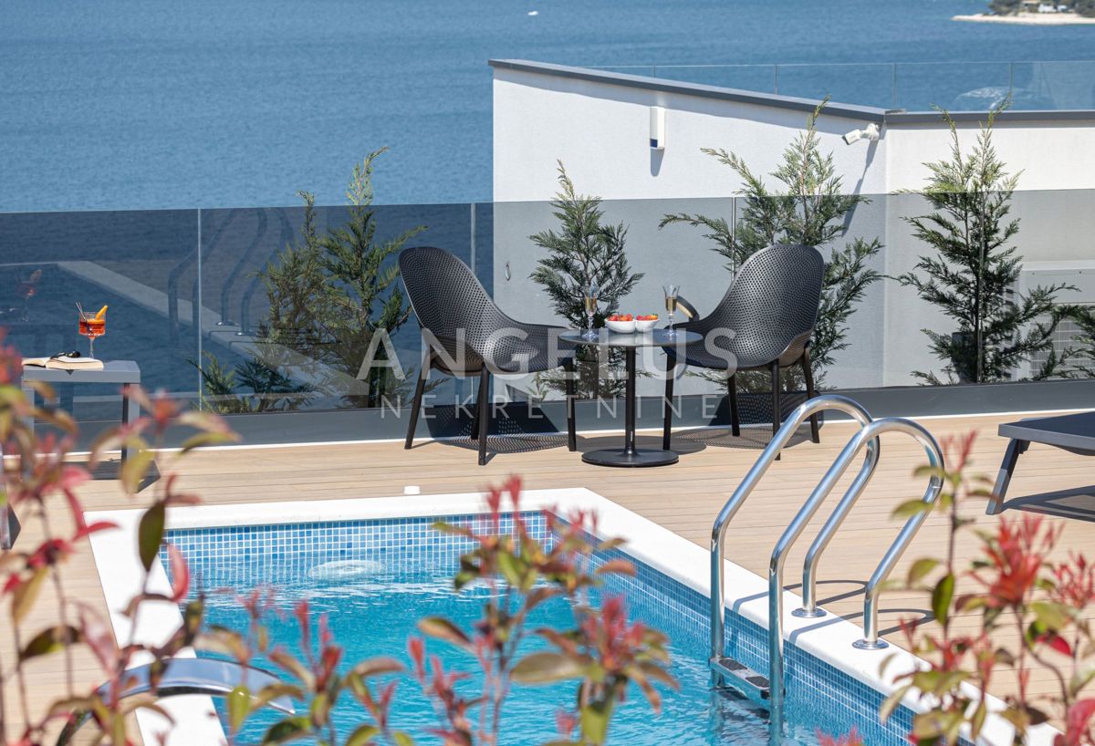 Hrvaška, Trogir, Čiovo - moderna vrstna VILA, z bazenom in čudovitim pogledom na morje, 282 m2 ​
