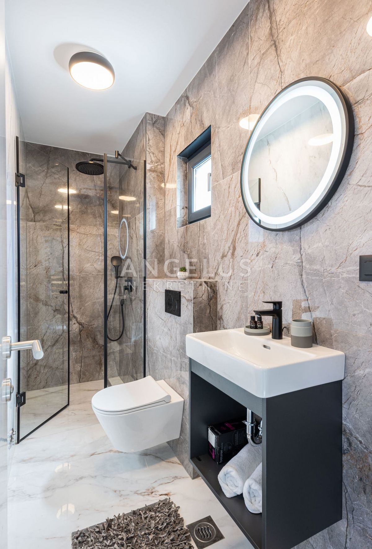 Hrvaška, Trogir, Čiovo - moderna vrstna VILA, z bazenom in čudovitim pogledom na morje, 282 m2 ​