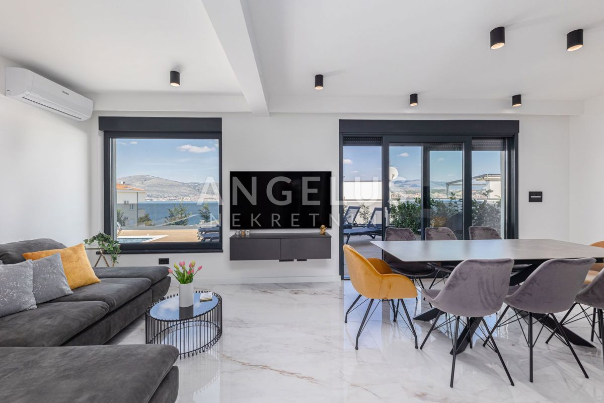 Hrvaška, Trogir, Čiovo - moderna vrstna VILA, z bazenom in čudovitim pogledom na morje, 282 m2 ​