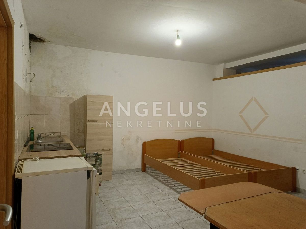 Šolta, Maslinica - garsonjera v centru Maslinice, 30 m2 PRODAJA