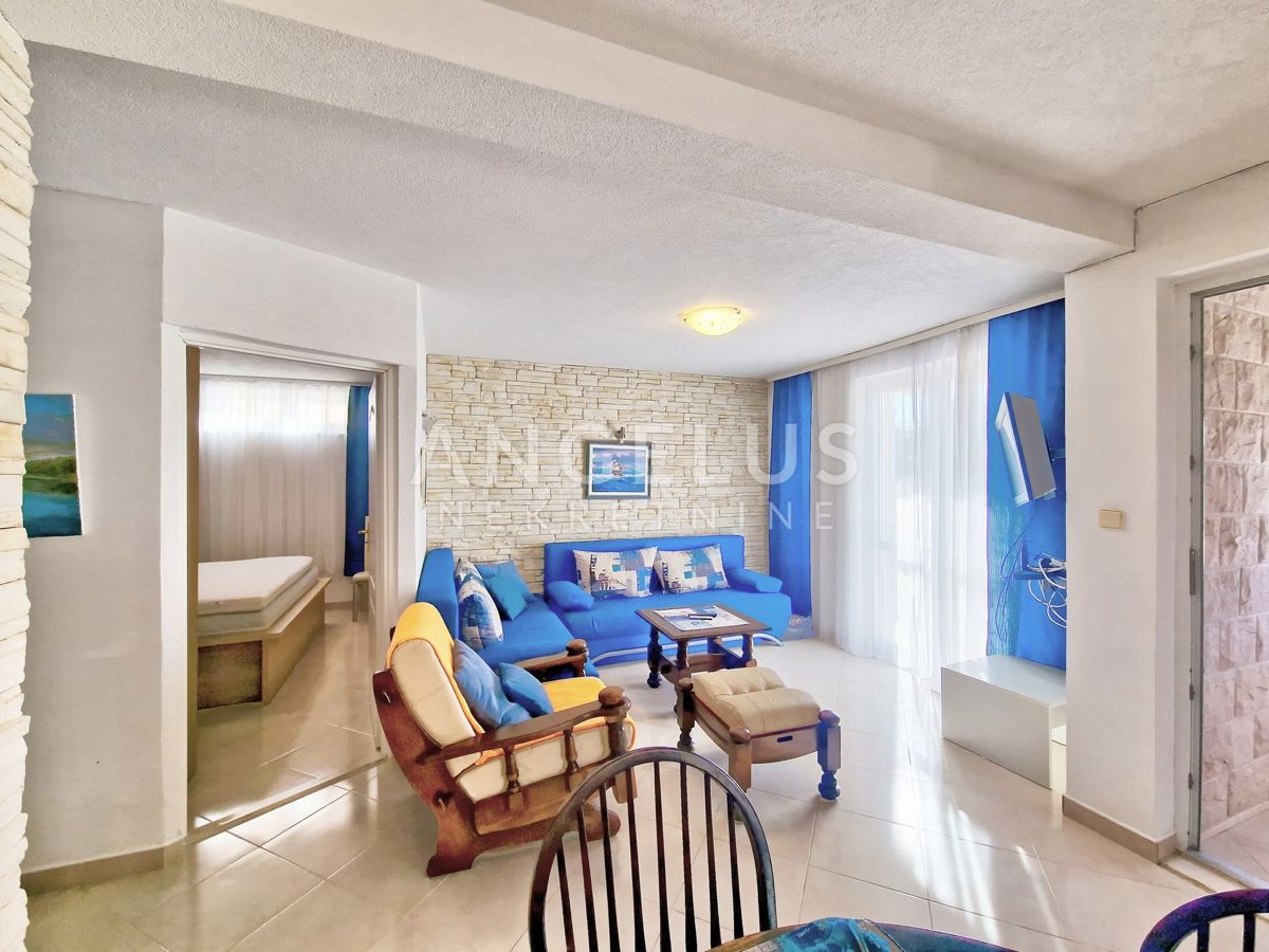 Hrvaška, Pelješac, Lovište – prostorno trisobno stanovanje v bližini plaže – 90 m2