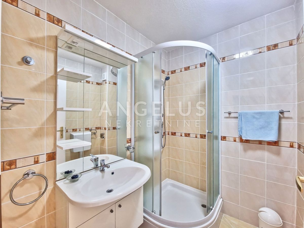 Hrvaška, Pelješac, Lovište – prostorno trisobno stanovanje v bližini plaže – 90 m2