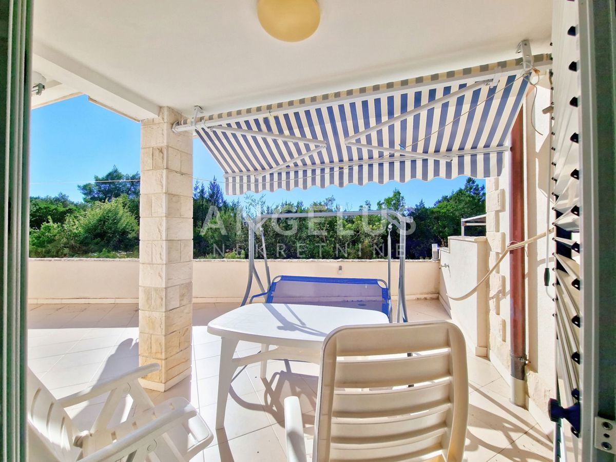 Hrvaška, Pelješac, Lovište – prostorno trisobno stanovanje v bližini plaže – 90 m2