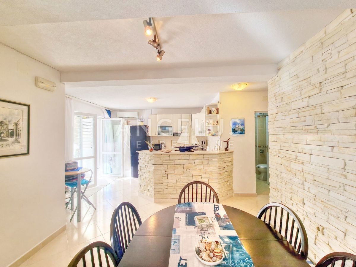 Hrvaška, Pelješac, Lovište – prostorno trisobno stanovanje v bližini plaže – 90 m2