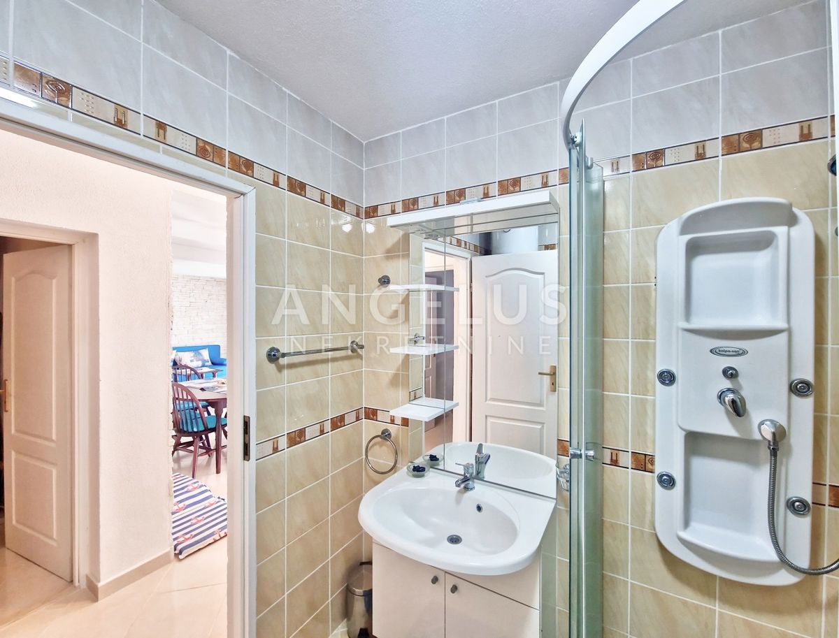 Hrvaška, Pelješac, Lovište – prostorno trisobno stanovanje v bližini plaže – 90 m2