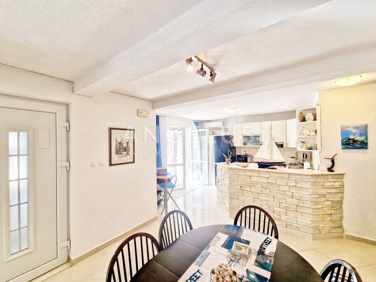 Hrvaška, Pelješac, Lovište – prostorno trisobno stanovanje v bližini plaže – 90 m2