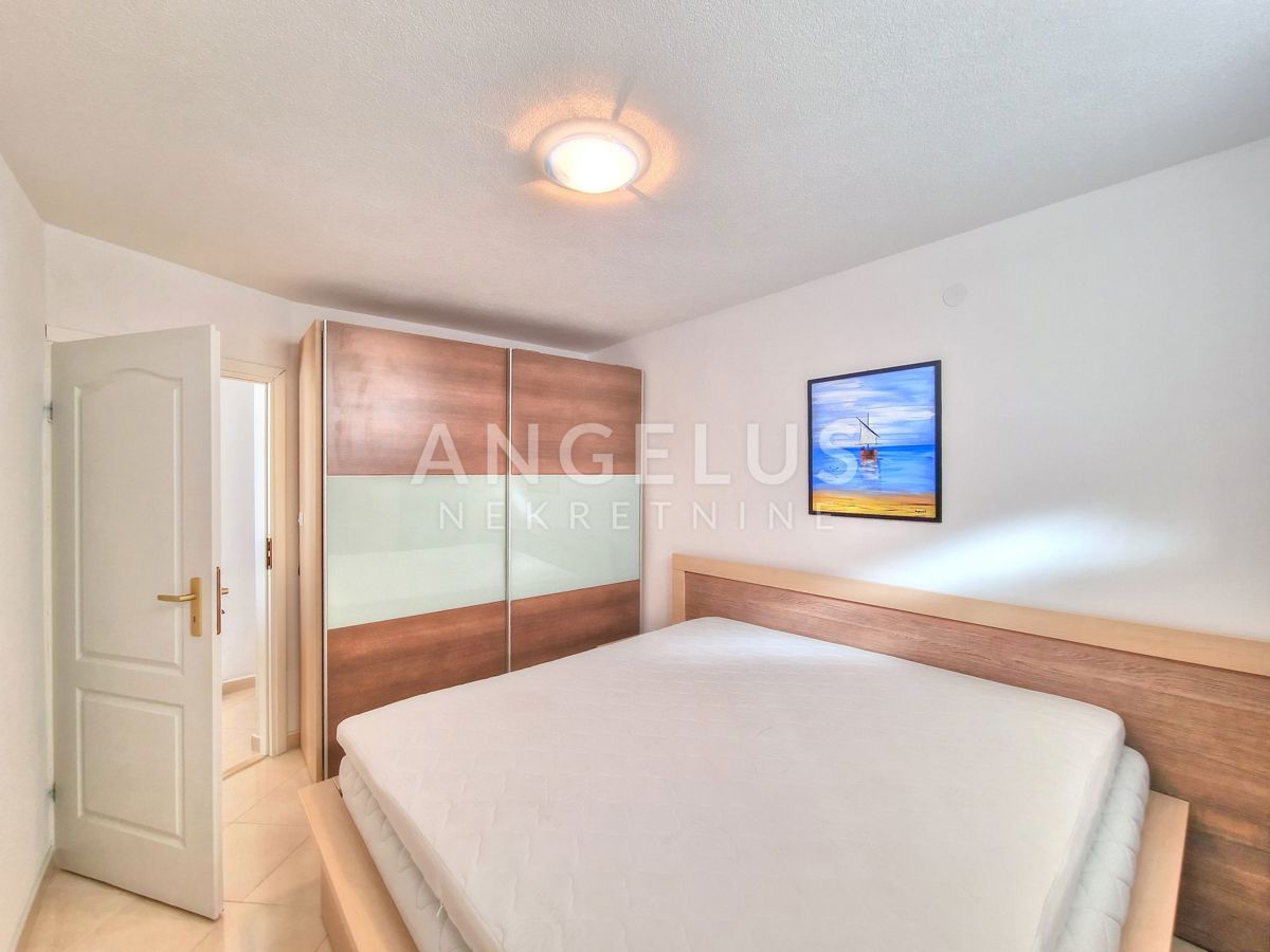 Hrvaška, Pelješac, Lovište – prostorno trisobno stanovanje v bližini plaže – 90 m2