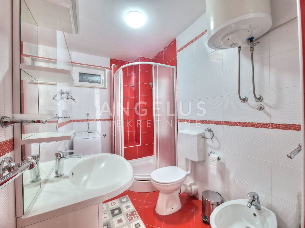 Hrvaška, Pelješac, Lovište – prostorno trisobno stanovanje v bližini plaže – 90 m2