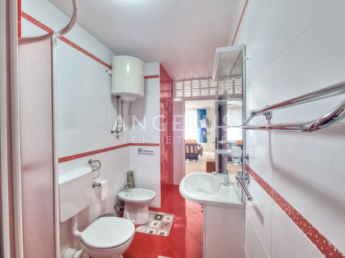 Hrvaška, Pelješac, Lovište – prostorno trisobno stanovanje v bližini plaže – 90 m2