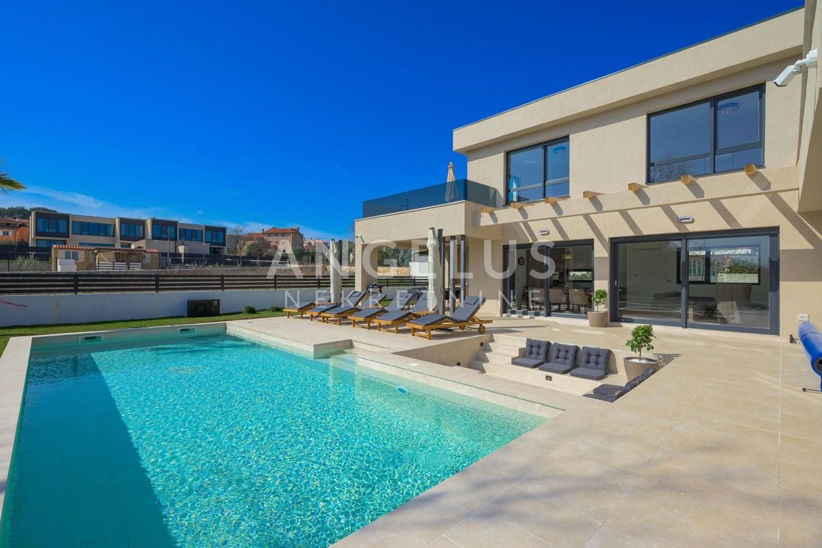 Istra, Rovinj - moderna vila z bazenom, 210m2, naprodaj!