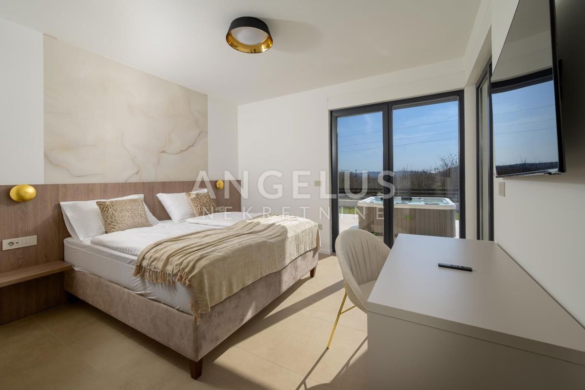 Istra, Rovinj - moderna vila z bazenom, 210m2, naprodaj!