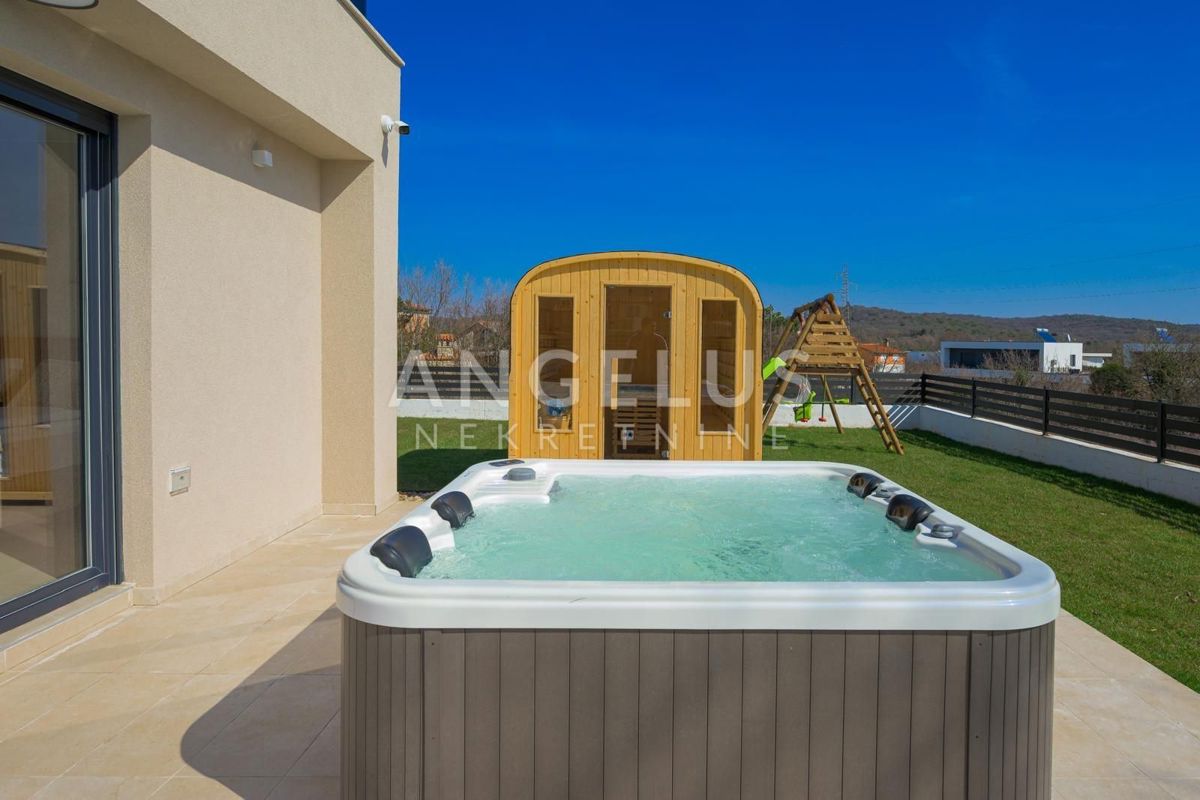 Istra, Rovinj - moderna vila z bazenom, 210m2, naprodaj!