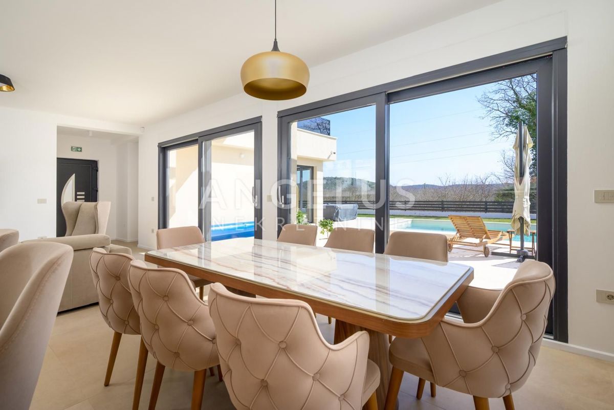 Istra, Rovinj - moderna vila z bazenom, 210m2, naprodaj!