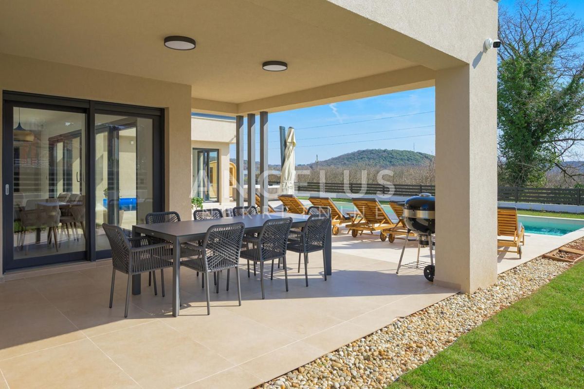 Istra, Rovinj - moderna vila z bazenom, 210m2, naprodaj!