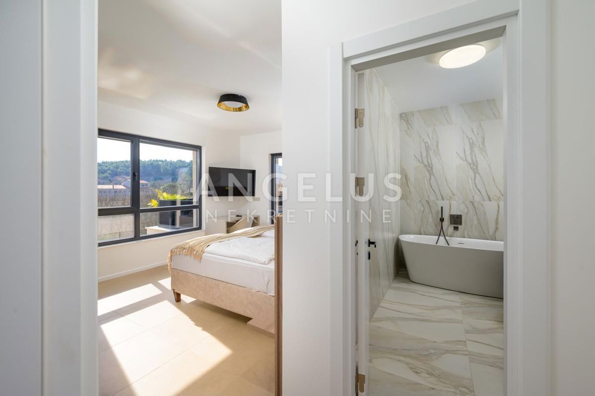 Istra, Rovinj - moderna vila z bazenom, 210m2, naprodaj!