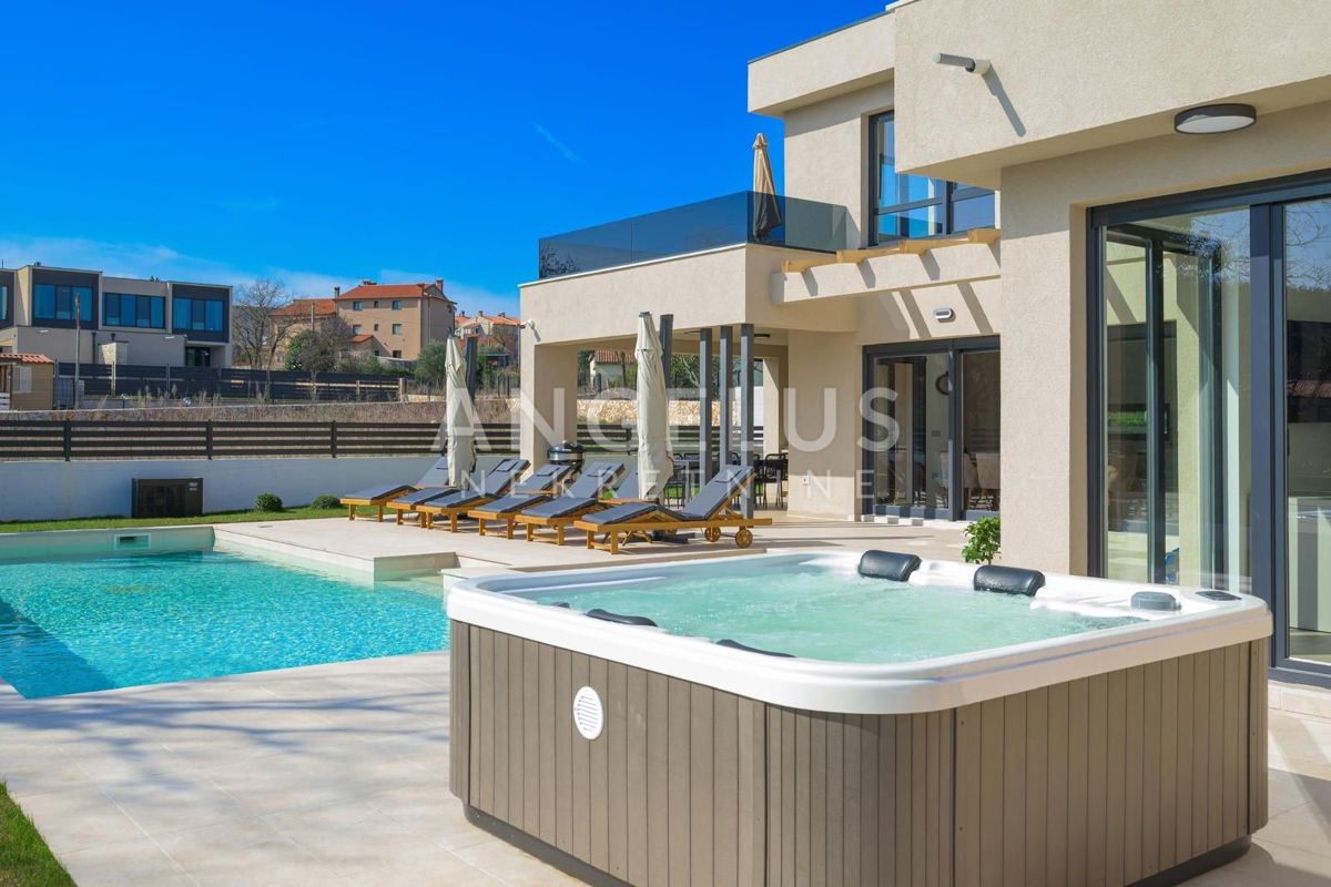 Istra, Rovinj - moderna vila z bazenom, 210m2, naprodaj!