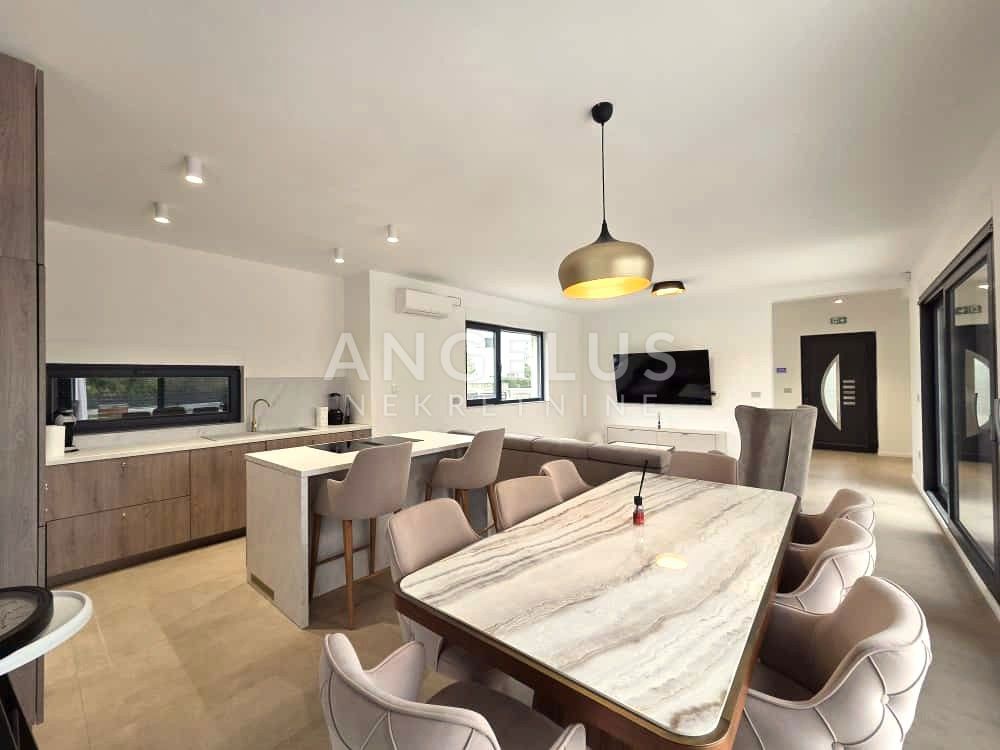 Istra, Rovinj - moderna vila z bazenom, 210m2, naprodaj!