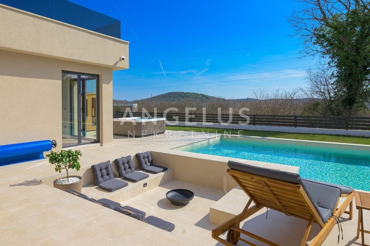 Istra, Rovinj - moderna vila z bazenom, 210m2, naprodaj!