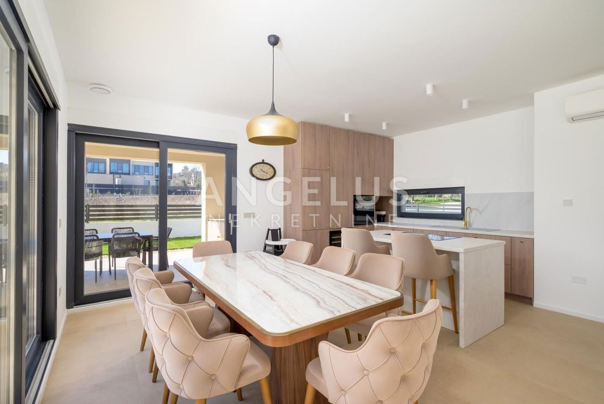 Istra, Rovinj - moderna vila z bazenom, 210m2, naprodaj!