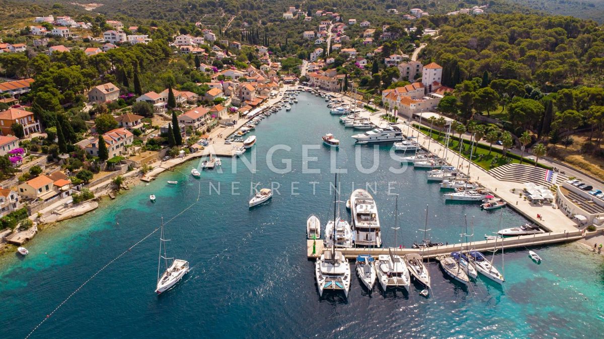 Šolta, Maslinica - hiša blizu morja in plaže, PRODAJA