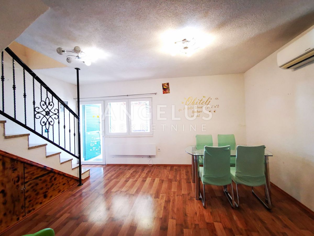 Šolta, Maslinica - hiša blizu morja in plaže, PRODAJA