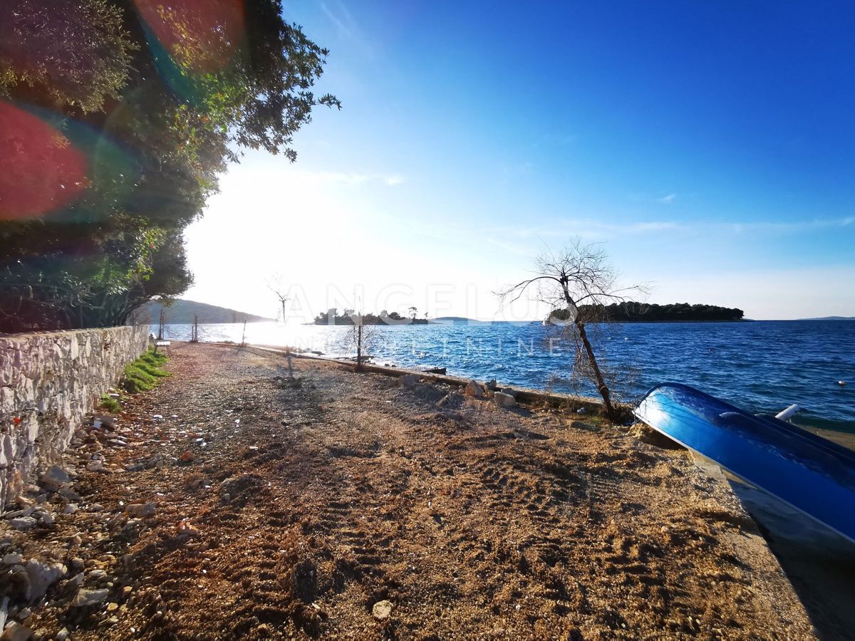 Šolta, Maslinica - hiša blizu morja in plaže, PRODAJA