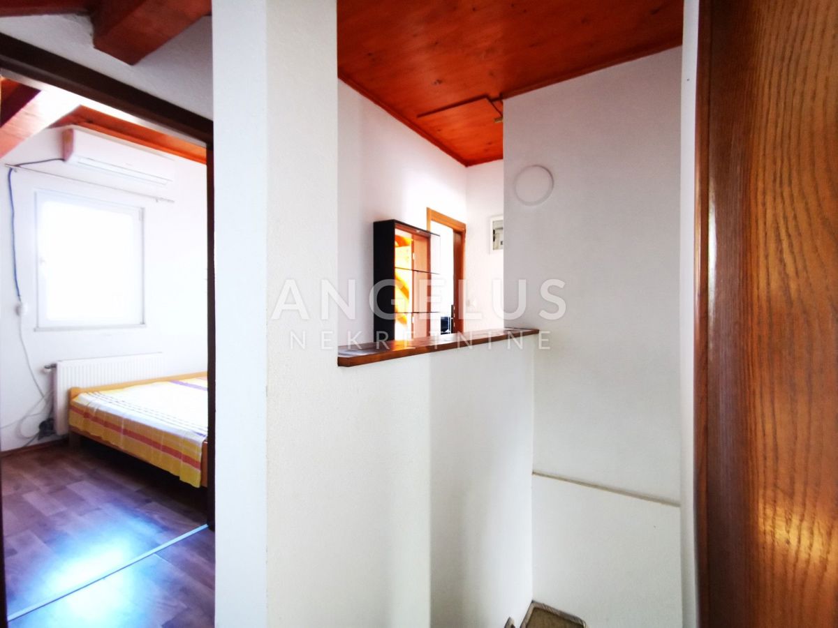 Šolta, Maslinica - hiša blizu morja in plaže, PRODAJA