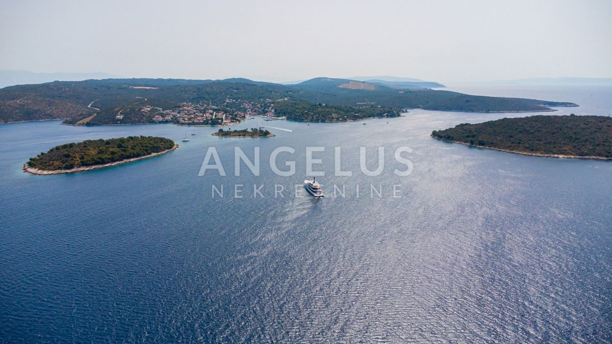 Šolta, Maslinica - hiša blizu morja in plaže, PRODAJA