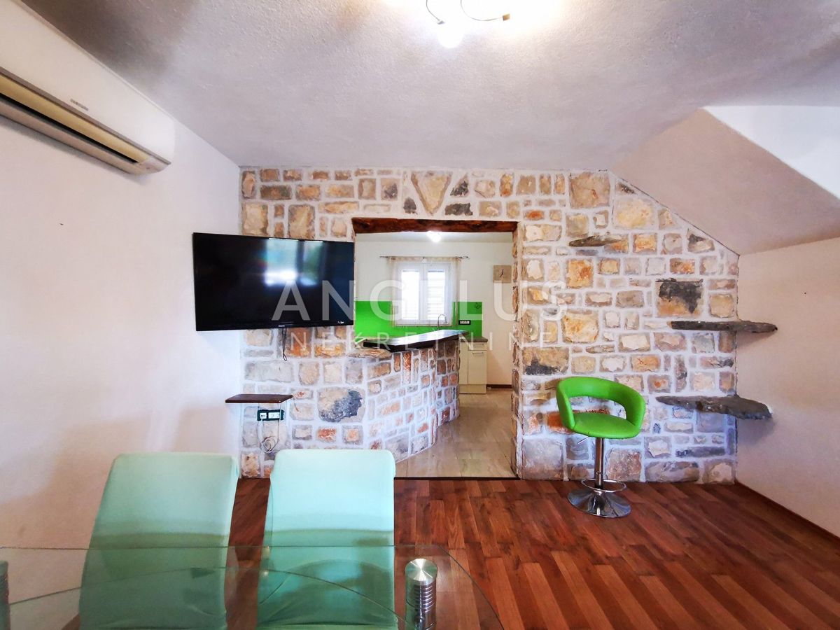 Šolta, Maslinica - hiša blizu morja in plaže, PRODAJA