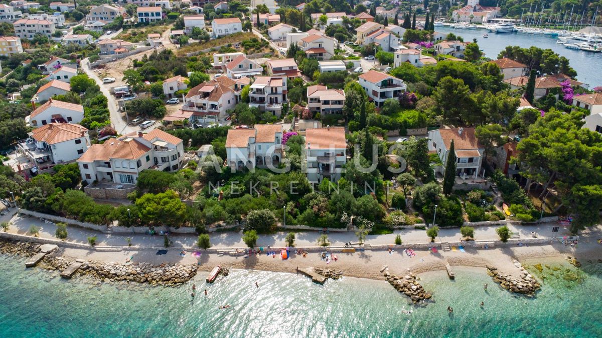 Šolta, Maslinica - hiša blizu morja in plaže, PRODAJA