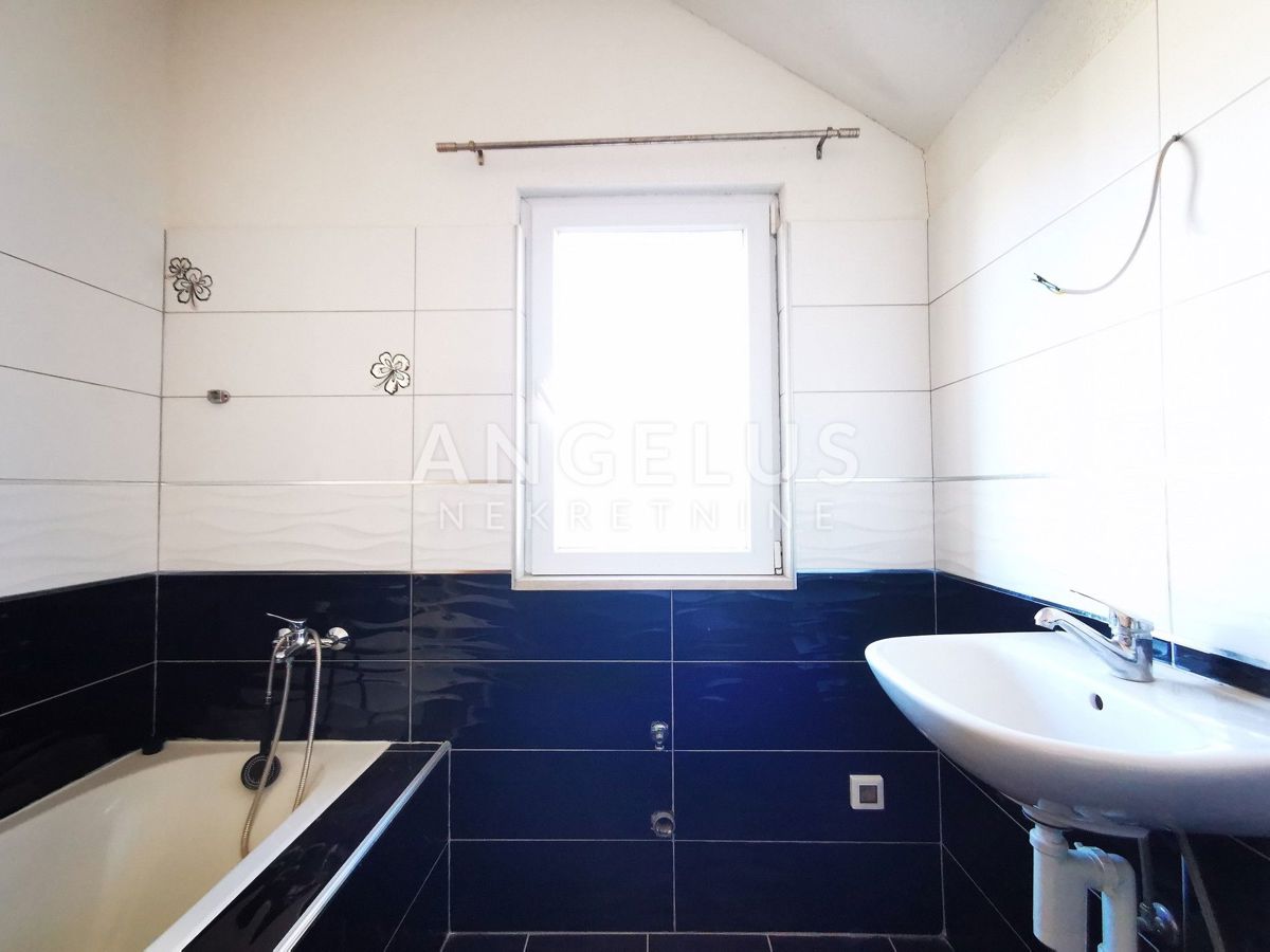 Šolta, Maslinica - hiša blizu morja in plaže, PRODAJA