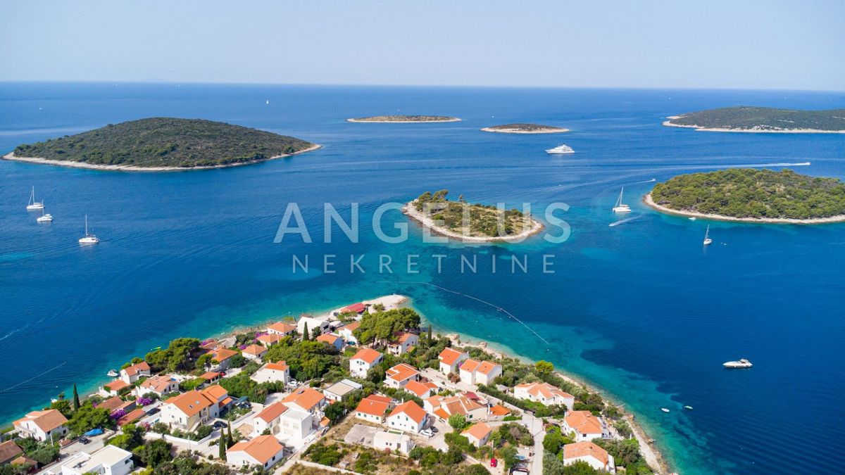 Šolta, Maslinica - hiša blizu morja in plaže, PRODAJA