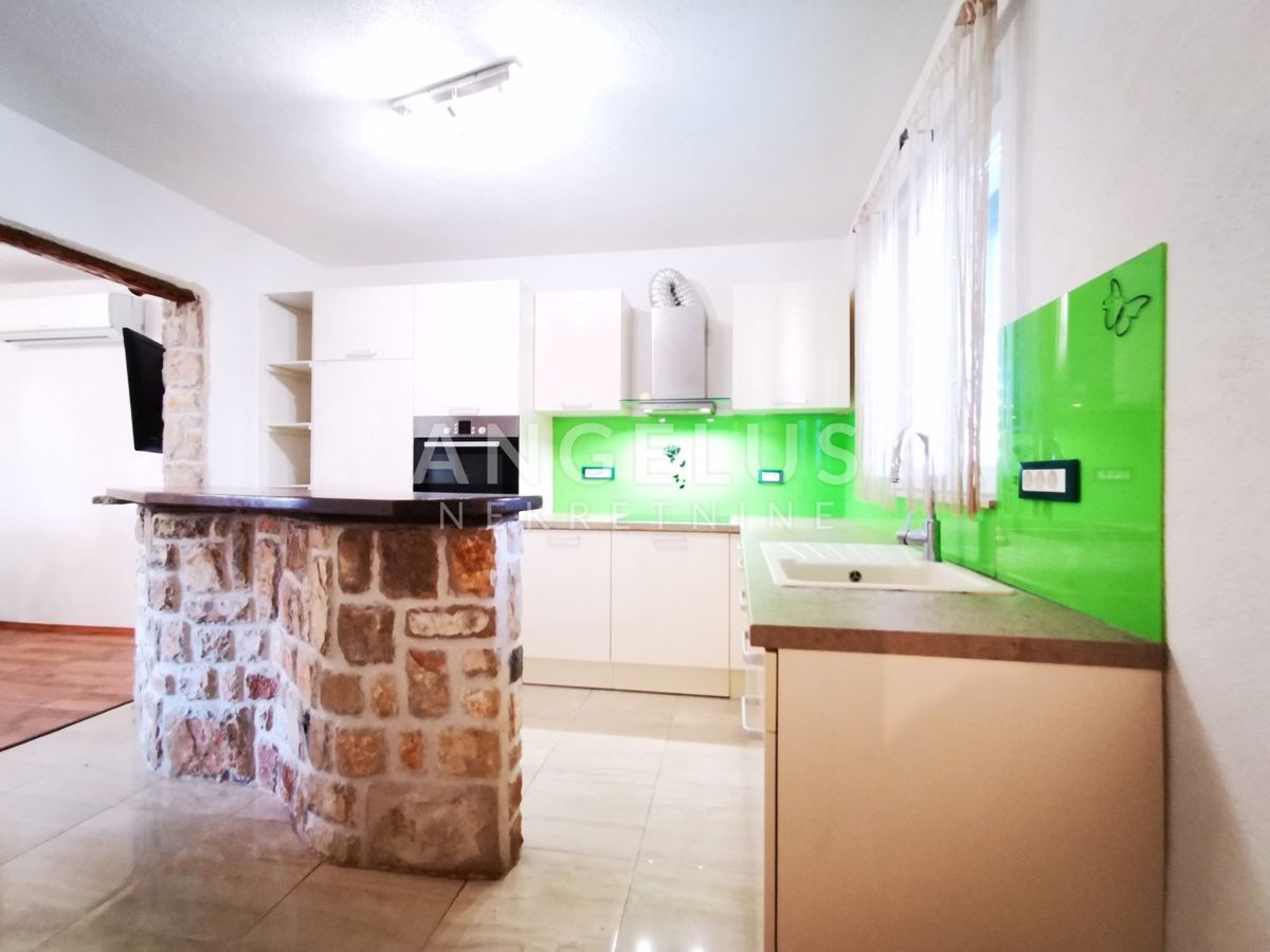 Šolta, Maslinica - hiša blizu morja in plaže, PRODAJA