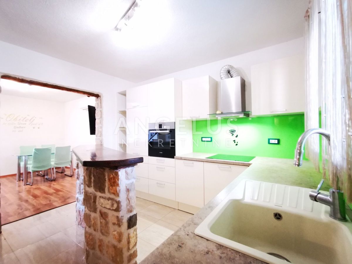 Šolta, Maslinica - hiša blizu morja in plaže, PRODAJA