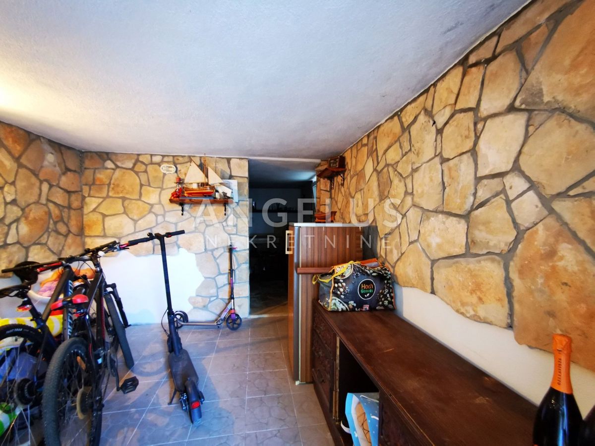 Šolta, Maslinica - hiša blizu morja in plaže, PRODAJA