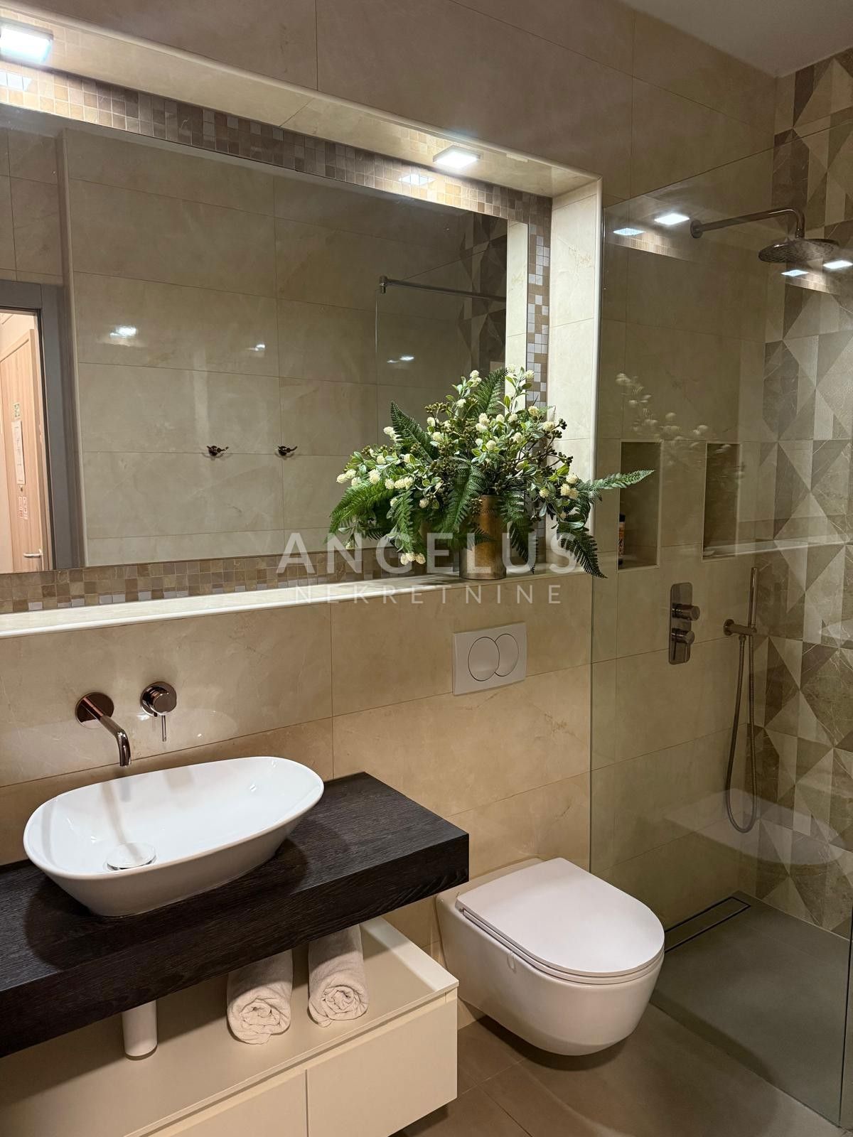 Split - luksuzno stanovanje s pogledom na morje, PRODAJA