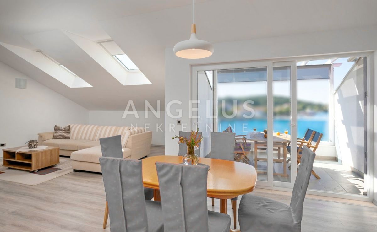 Pelješac, Lovište - prostorno stanovanje prva vrsta do morja, 143 m² s parkirnim mestom - PRODAMO