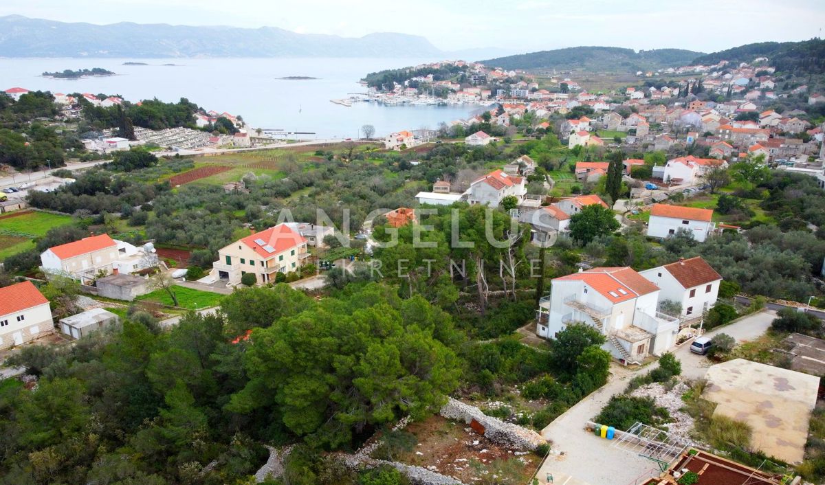 Hrvaška,, Lumbarda - atraktivno gradbeno zemljišče s pogledom na morje, 950 m2