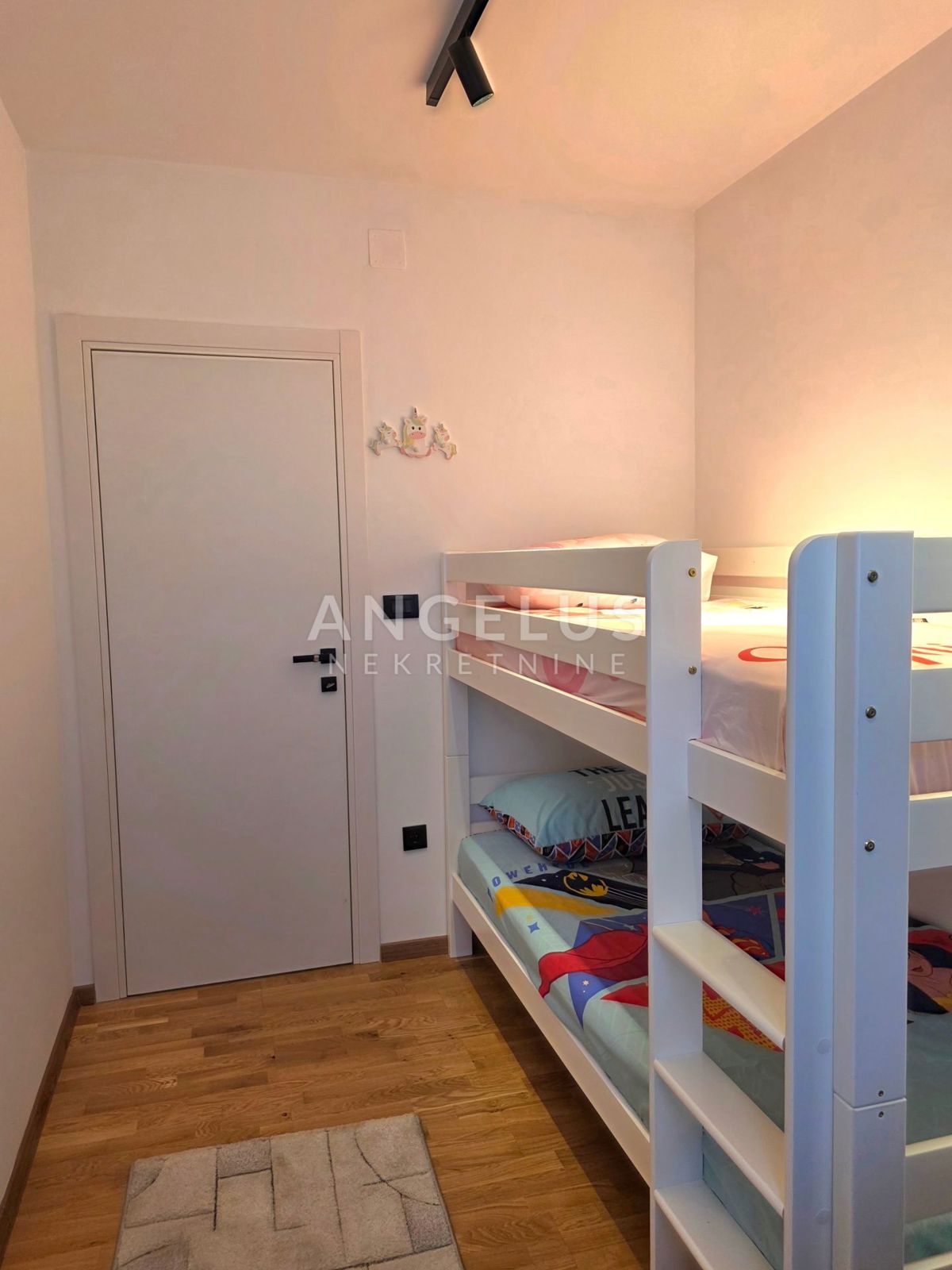 Hrvaška, Solin - Luksuzno dvosobno stanovanje na mirni lokaciji, 61 m2, PRODAMO